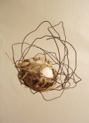 HNÍZDO I., 2006,dráty,vata, traviny, 20x20x18 cm