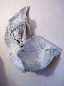 DESTRUOVANÝ OTISK , 2011, cement na filcu, barva, 78x70x25 cm